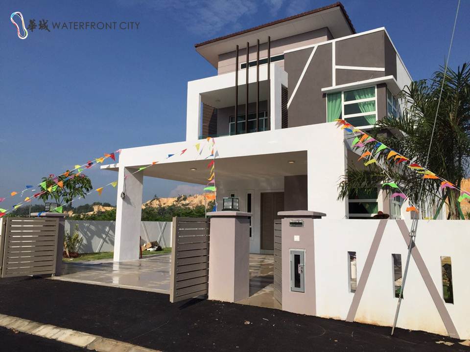Manor in Waterfront City